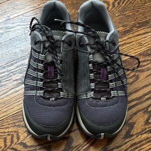 Columbia Women's Black and Gray Athletic Shoes